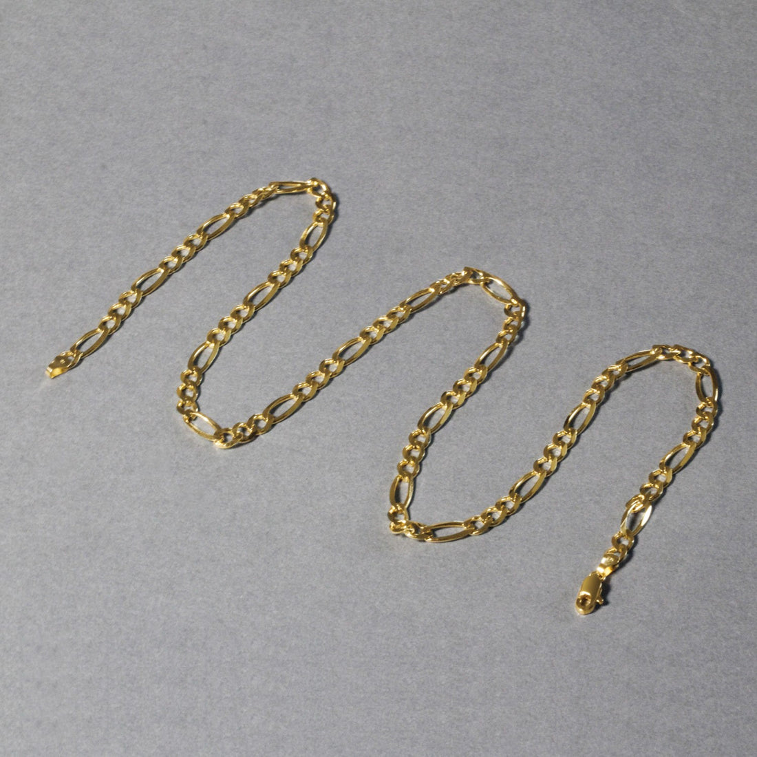 Cadena Figaro maciza de oro amarillo de 10 quilates (4,50 mm)