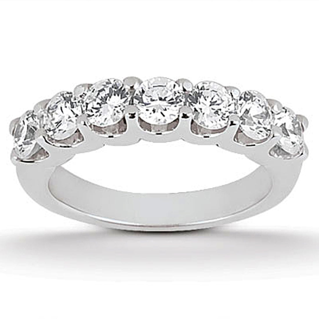 Anillo de bodas de oro blanco de 14 k con diamantes festoneados y engaste en U compartido