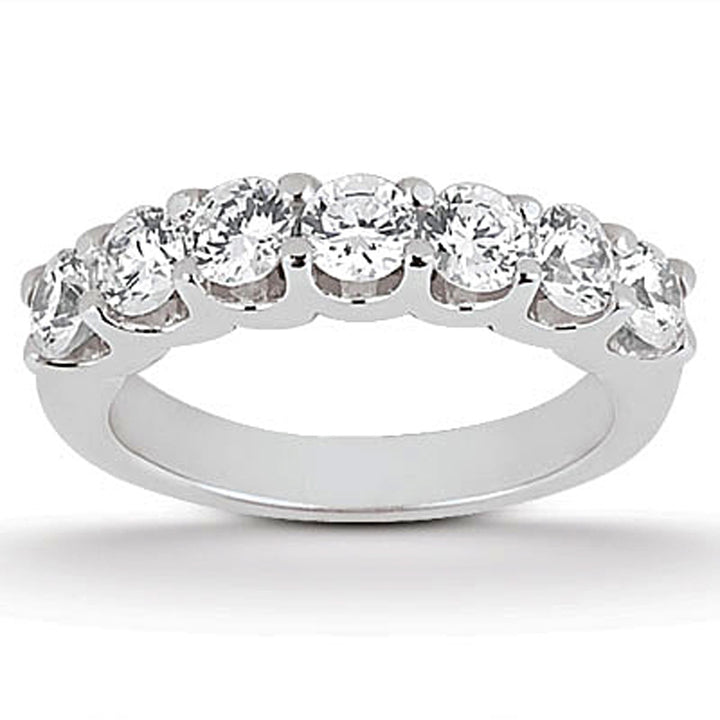 Anillo de bodas de oro blanco de 14 k con diamantes festoneados y engaste en U compartido
