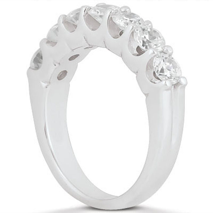 Anillo de bodas de oro blanco de 14 k con diamantes festoneados y engaste en U compartido