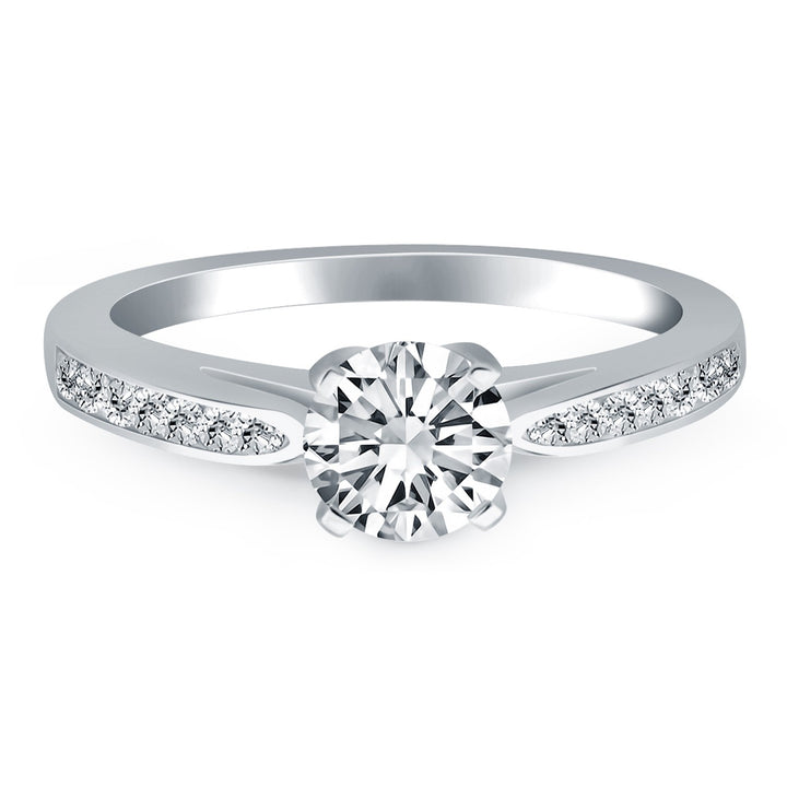 Anillo de compromiso estilo catedral de oro blanco de 14 k con diamantes pavé