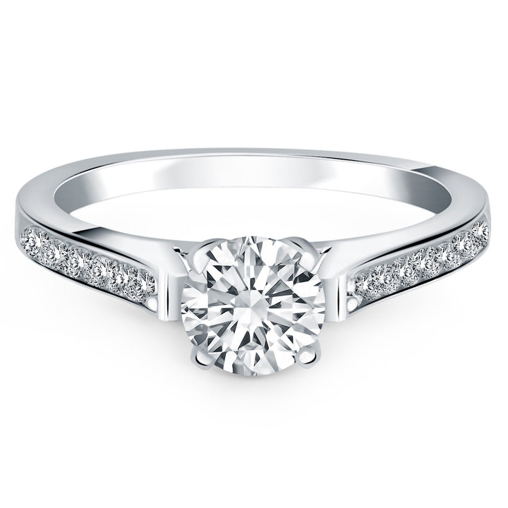 Anillo de compromiso con forma de catedral de diamantes pavé de oro blanco de 14 k