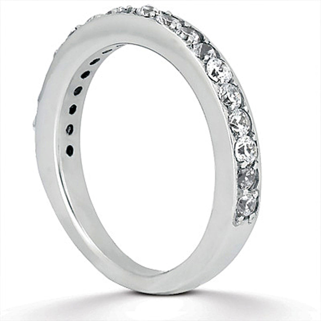 Anillo de bodas de oro blanco de 14 k con pavé de diamantes engastados de 1/2 pulgada de circunferencia