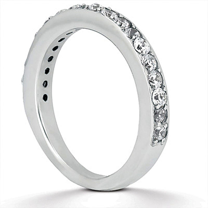 Anillo de bodas de oro blanco de 14 k con pavé de diamantes engastados de 1/2 pulgada de circunferencia