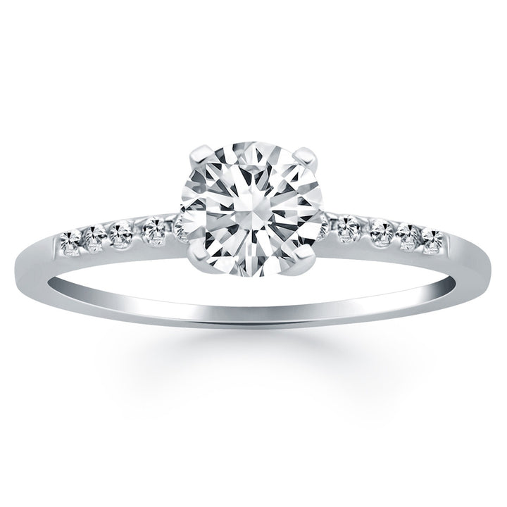 Anillo de compromiso de oro blanco de 14 k con diseño de banda de diamantes