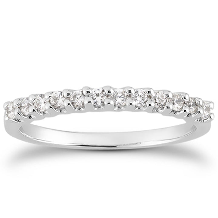Anillo de bodas de oro blanco de 14 k con diamantes y engaste en U de fantasía con garras compartidas
