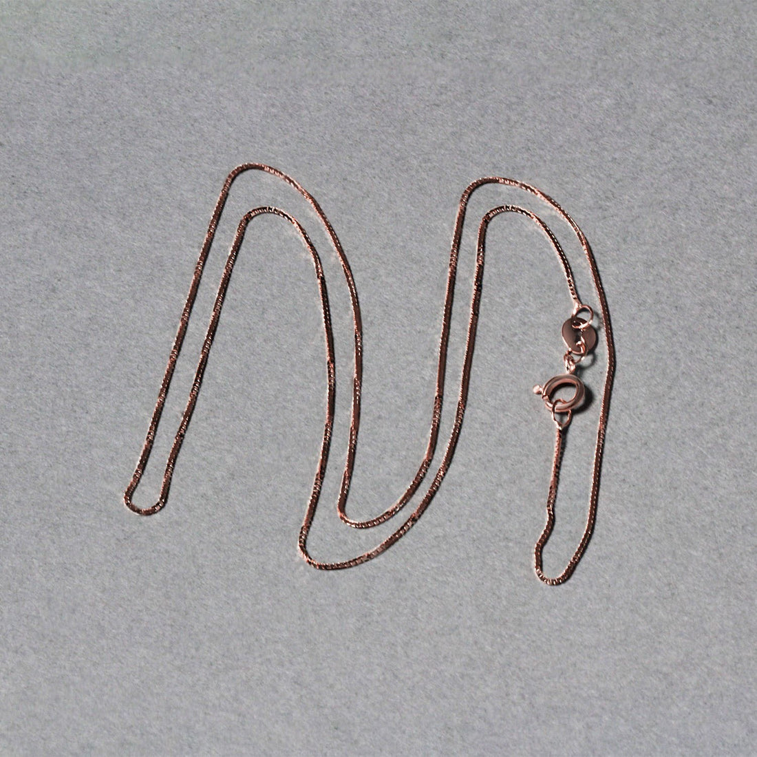 Cadena clásica de oro rosa de 14 k de 0,60 mm