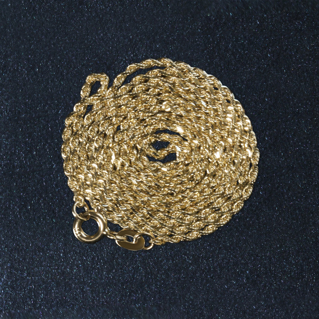 Cadena de eslabones macizos de oro amarillo de 10 k con corte de diamante (1,40 mm)