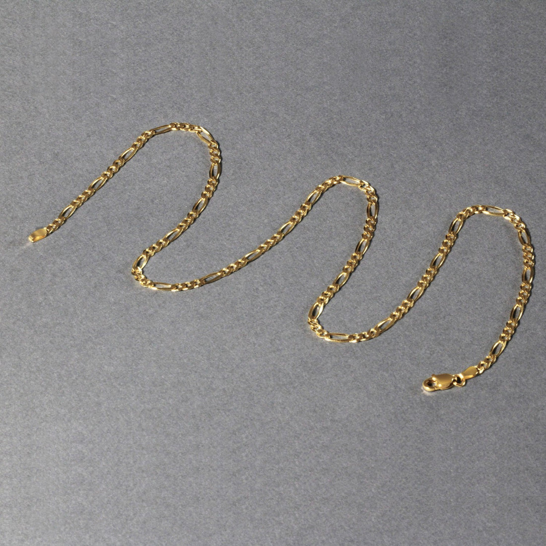 Cadena Figaro maciza de oro amarillo de 10 k (2,60 mm)