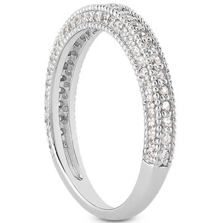 Anillo de bodas de oro blanco de 14 k con textura milgrain y diamantes pavé de fantasía