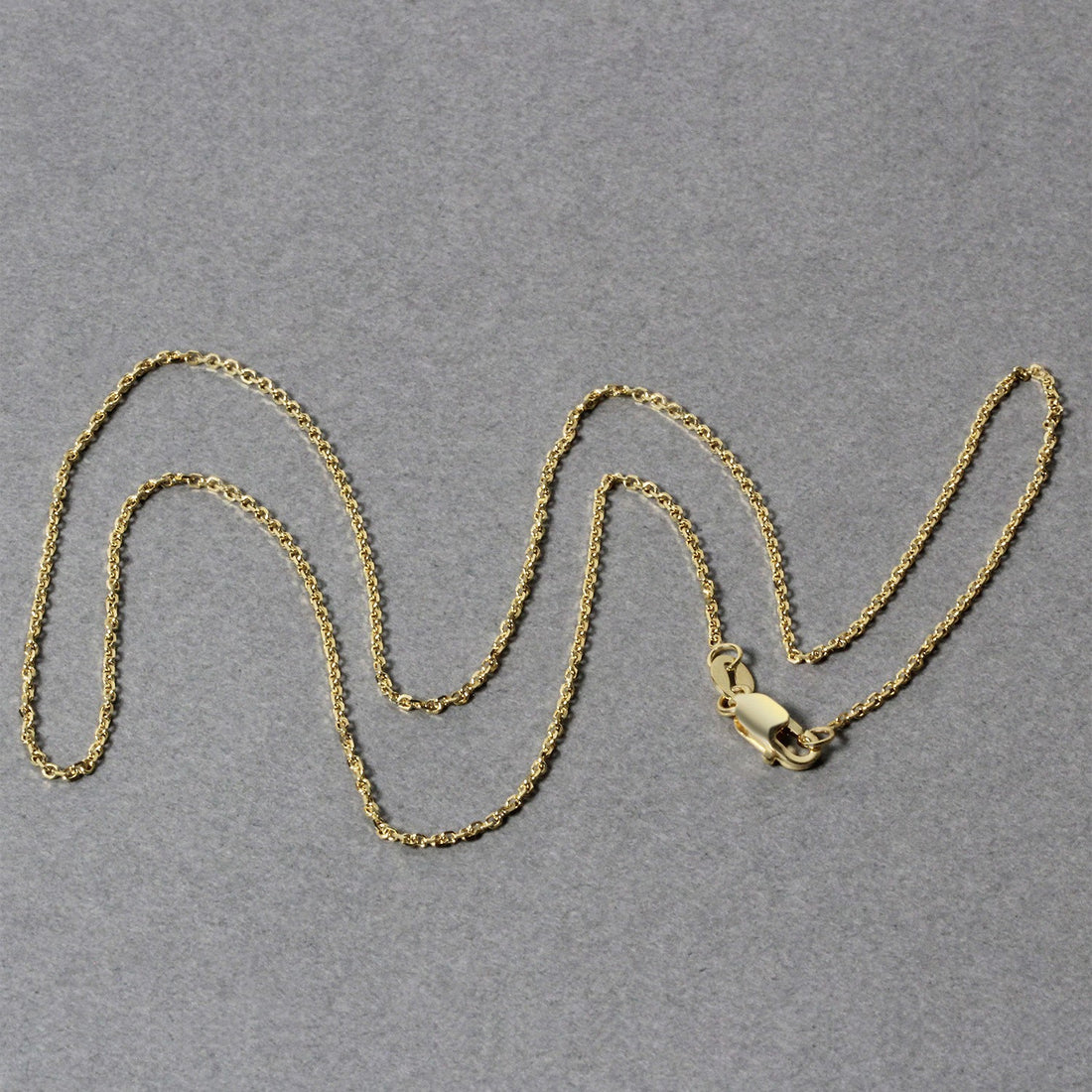 Cadena de eslabones tipo cable con corte de diamante en oro amarillo de 10 k (1,10 mm)