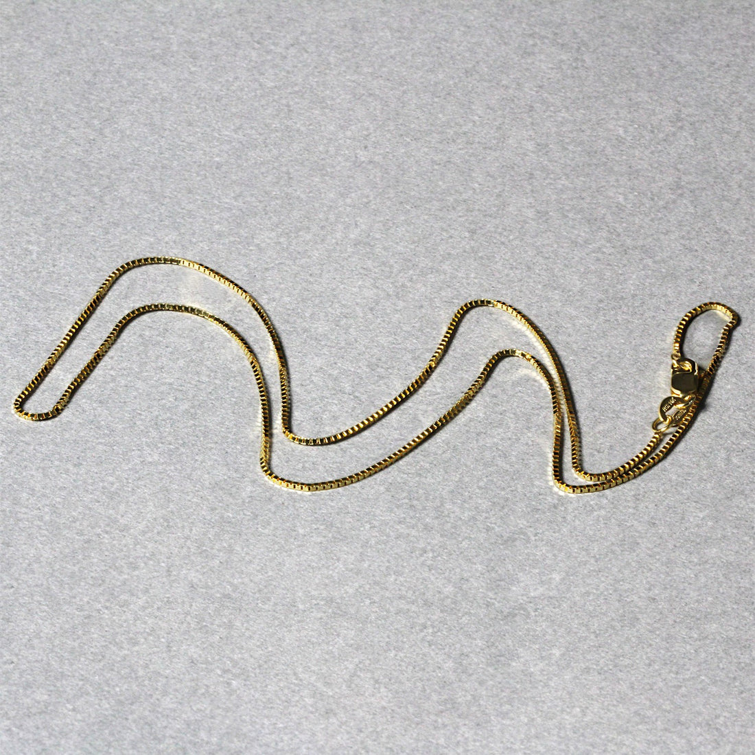 Cadena clásica de oro amarillo de 10 k (0,78 mm)