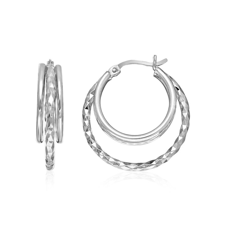 Aros de dos piezas, pulidos y texturizados, en plata de ley.