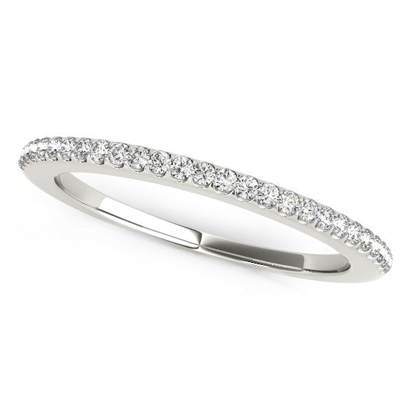 Alianza de bodas de oro blanco de 14 k con diamantes engastados en pavé (1/8 ct)