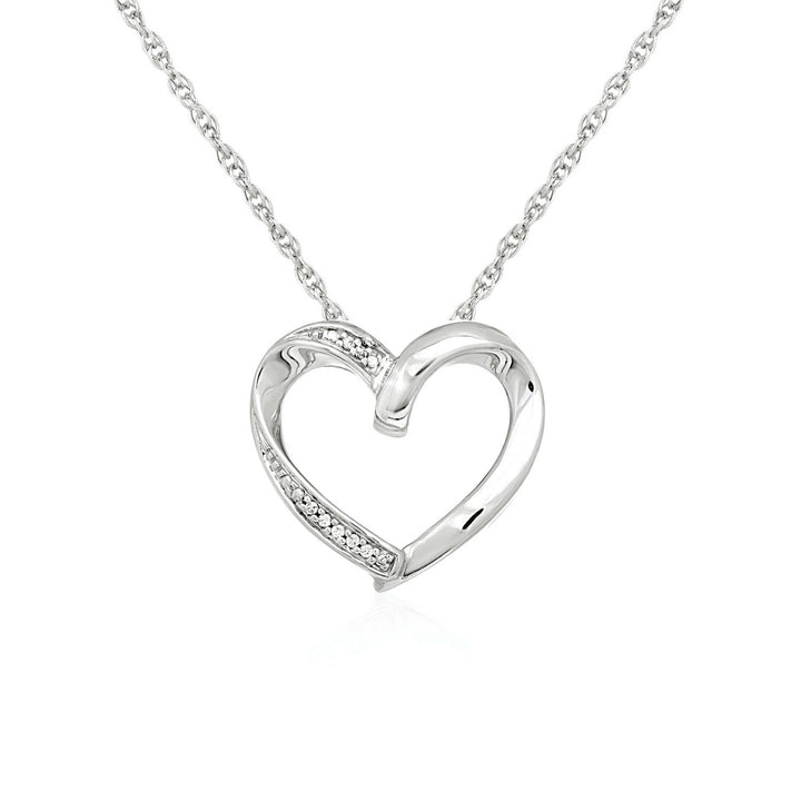 Colgante de corazón abierto con diamantes en plata de ley