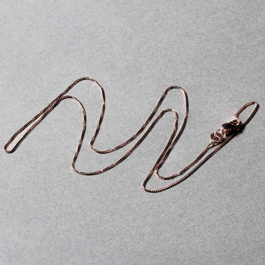 Cadena clásica de oro rosa de 14 k (0,45 mm)