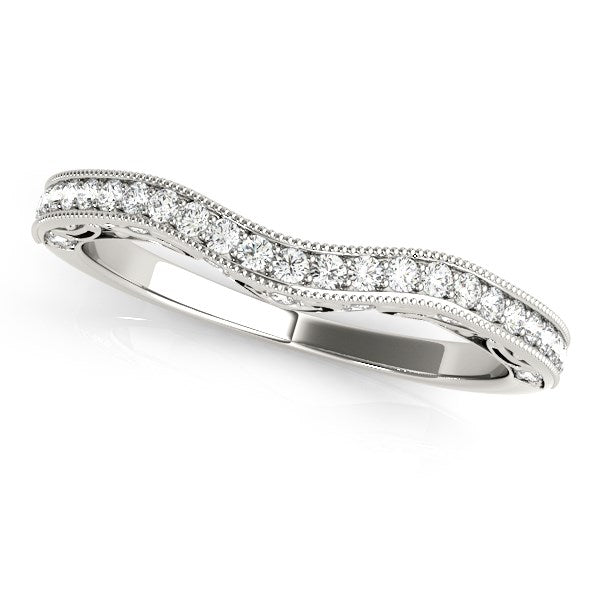Alianza de boda de oro blanco de 14 k con diamantes curvados engastados en pavé milgrainado (1/5 ct)