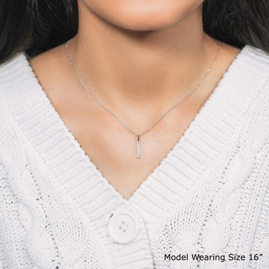 Colgante de barra de oro blanco de 14 k con diamantes