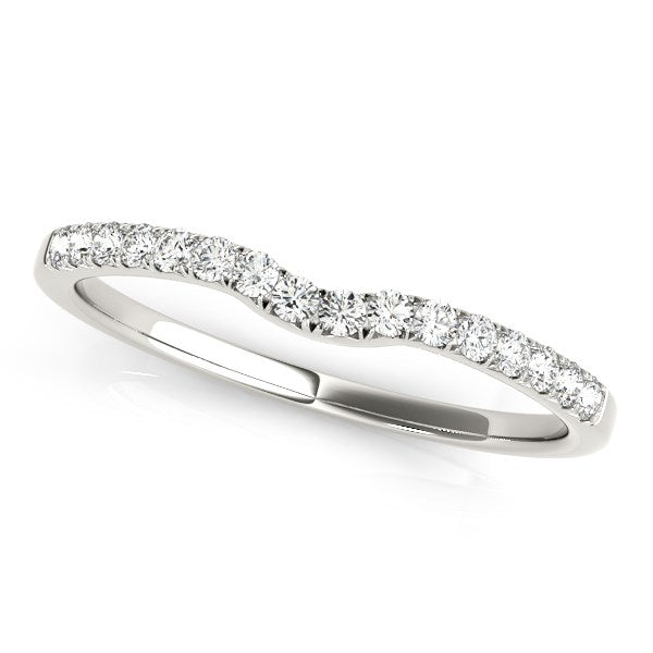 Anillo de bodas de oro blanco de 14 k con diamantes engastados en pavé curvo (1/8 ct)