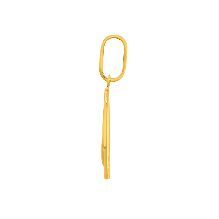 Colgante religioso con manos en oración en oro amarillo de 14 quilates