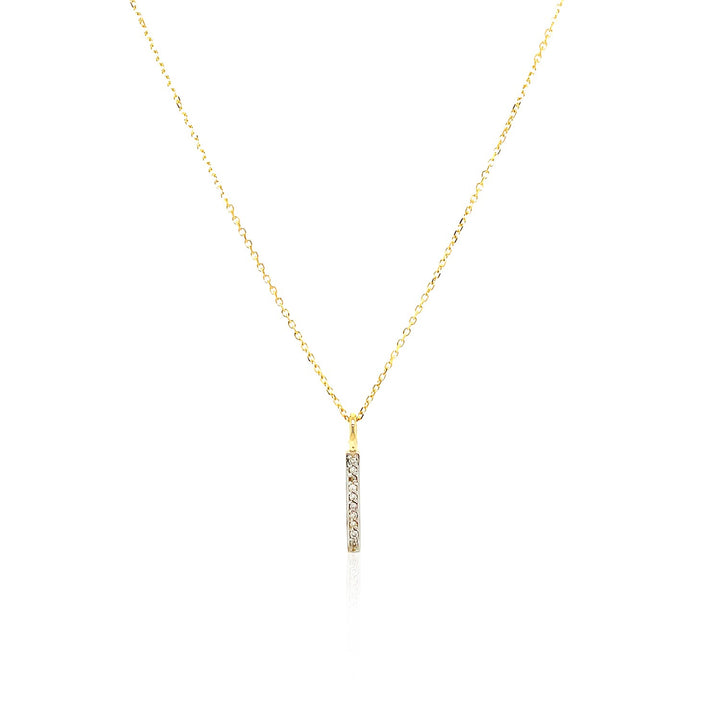 Colgante de barra de oro amarillo de 14 k con diamantes