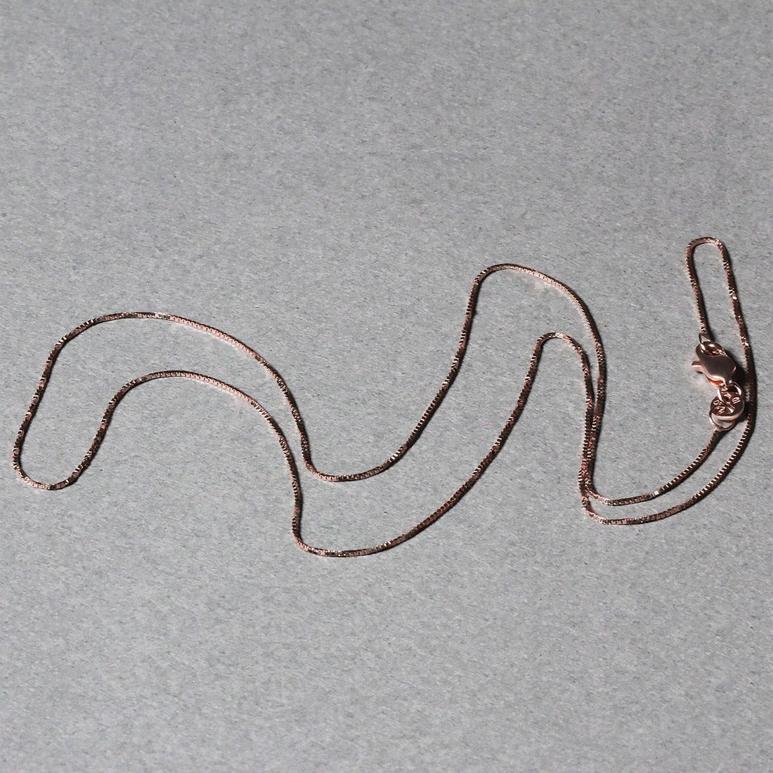 Cadena clásica de oro rosa de 14 k (0,60 mm)