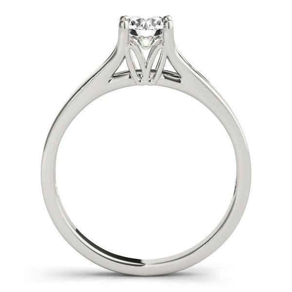 Anillo de compromiso de oro blanco de 14 k con solitario de diamantes engastados en garras (1/2 ct)