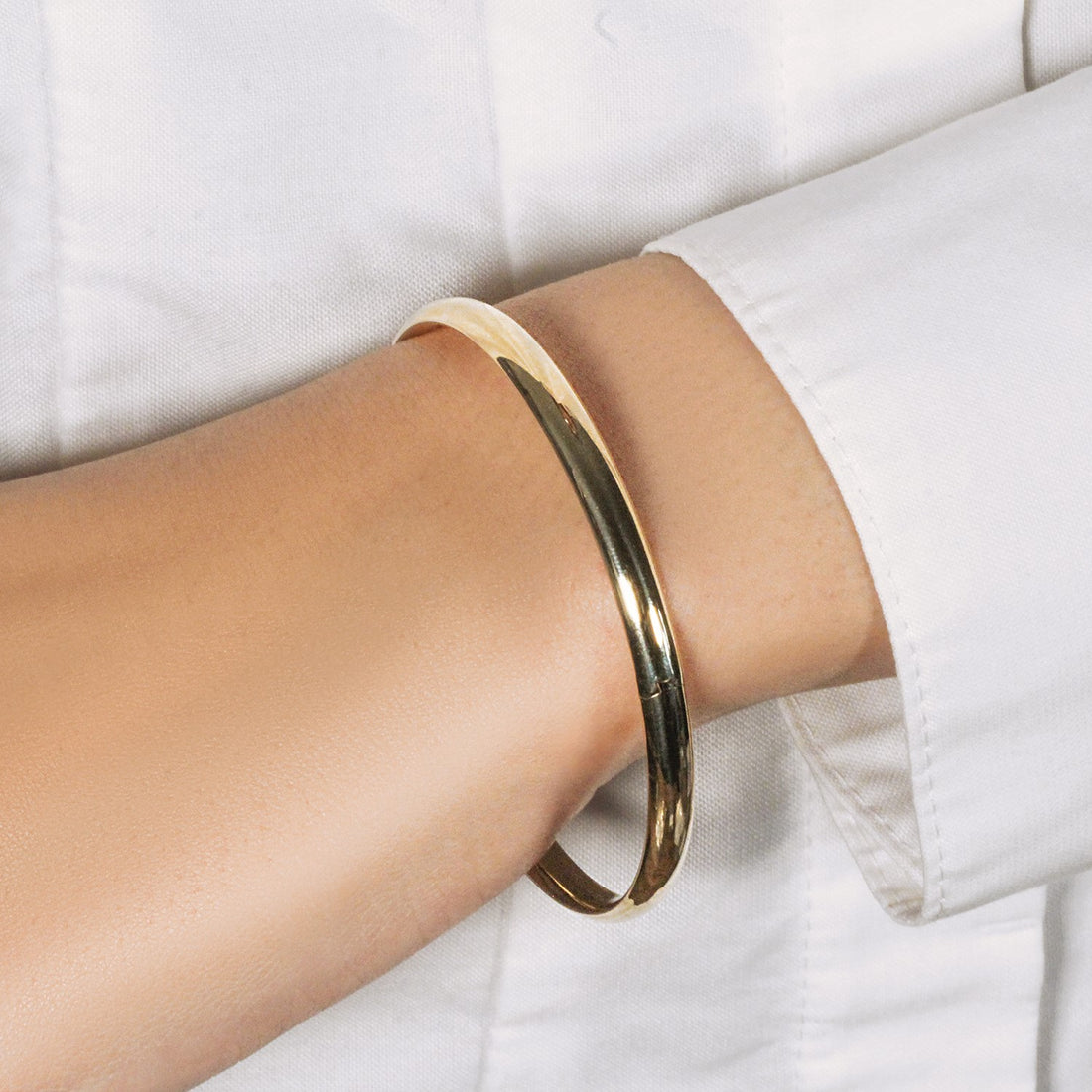 Brazalete brillante estilo cúpula de oro amarillo de 10 k (3,30 mm)